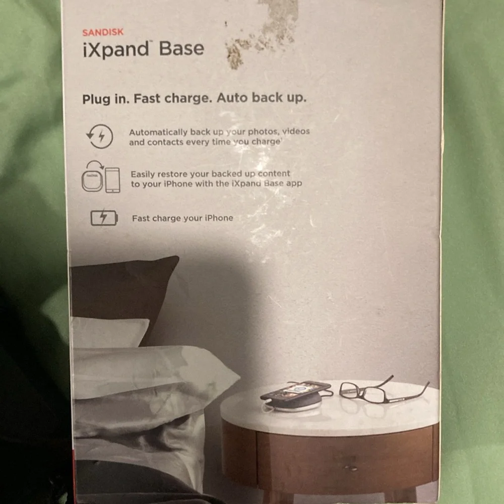 iXpand base for iPhone backup